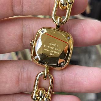 Tiffany HardWear koleksiyonuna ait lüks kol saati