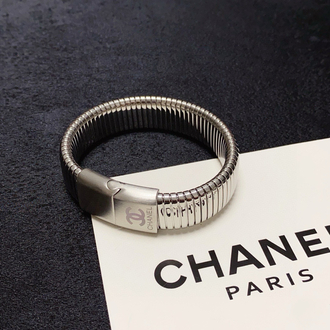 Ürün İsmi: Chanel Logo Kelepçe Bileklik