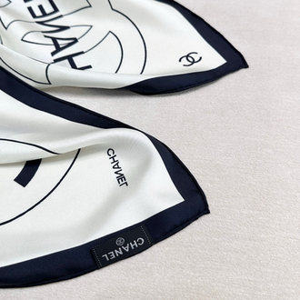 Ürün adı: Chanel  İpek eşarp veya fular (scarf)