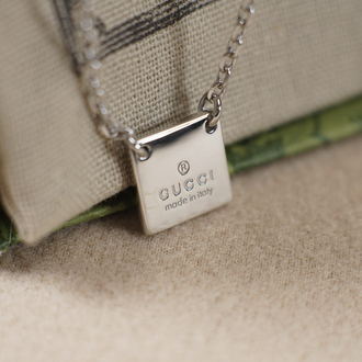 Gucci Signature Kolye: 