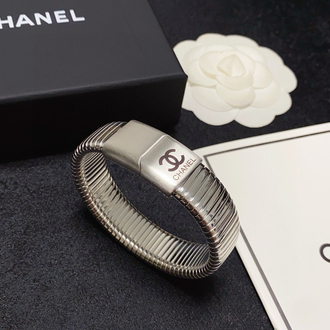 Ürün İsmi: Chanel Logo Kelepçe Bileklik