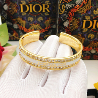 Ürün ismi: Christian Dior'un Büyüleyici Dokunuşu Işıltılı Bileklik