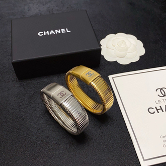 Ürün İsmi: Chanel Logo Kelepçe Bileklik