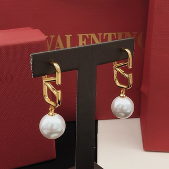  Ürün İsmi: Valentino V Logo İnci Küpe