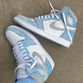 NİKE AİR JORDAN 1 HYPER ROYAL
