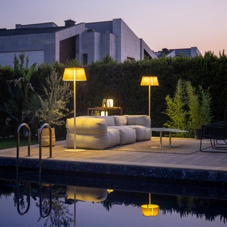Olii Solar Outdoor Floor Lamp