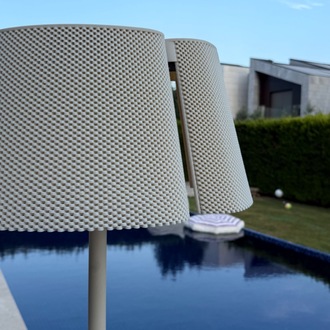 Olii Solar Outdoor Floor Lamp