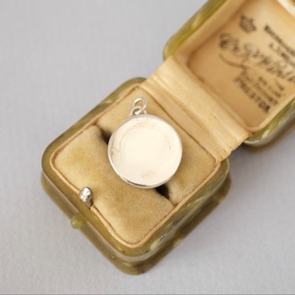Georgian Fob Mühürden Sadak & Ok Motifli Gümüş Kolye