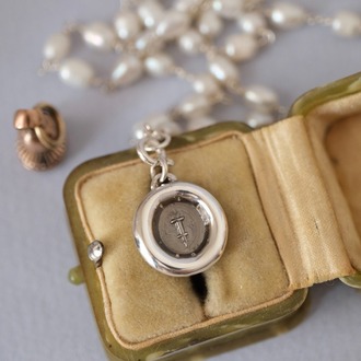 Georgian Fob Mühürden Sadak & Ok Motifli Gümüş Kolye