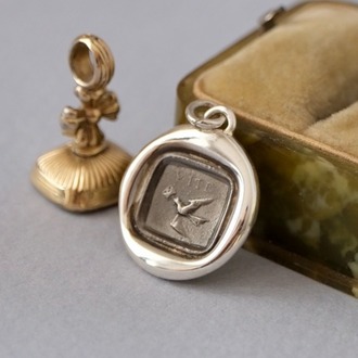 Victorian Fob Mühürden Mektup Taşıyan Güvercin Motifli Gümüş Kolye