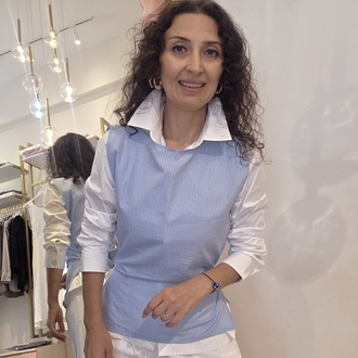 Kadın, Çok Yönlü Bağlama Detaylı, Kayık Yaka, Mavi Beyaz Çizgili Tasarım Bluz