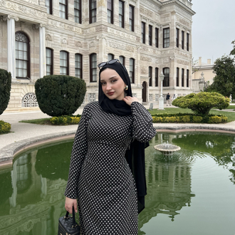 Siyah puantiye elbise