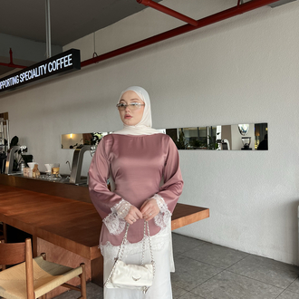 Gül rengi dantelli bluz
