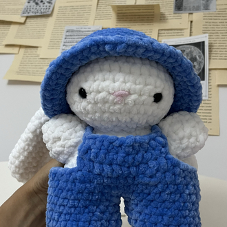 Amigurumi mavi tulumlu tavşan