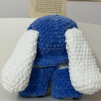 Amigurumi mavi tulumlu tavşan