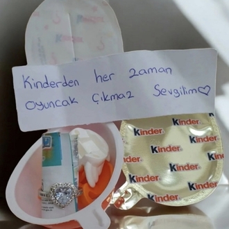 Kinder Joy İçinden Çıkan Kalpli Ciddi İlişki Yüzüğü  