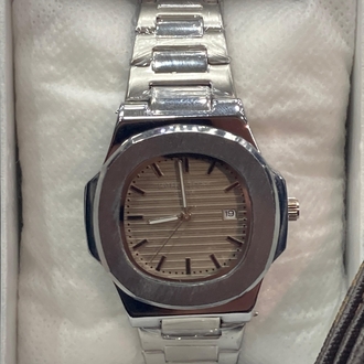 Patek Philippe Nautilus – Champagne Dial & Full Çelik Özel Seri