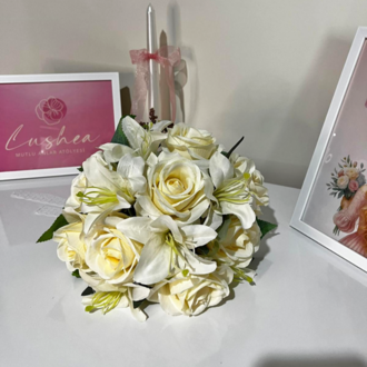 Ivy White Gül ve Lilyum Gelin Buketi