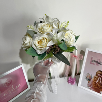 Ivy White Gül ve Lilyum Gelin Buketi
