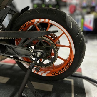 KTM DUKE 250 JANT ŞERİDİ BEYAZ-SİYAH (ORACAL)