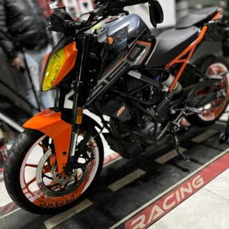 KTM DUKE 250 JANT ŞERİDİ BEYAZ-SİYAH (ORACAL)