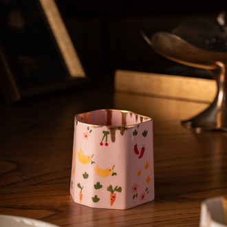 Porcelain cup / pembe