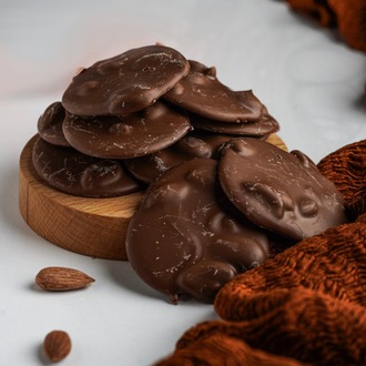 Kayısı Çekirdekli Sütlü Çikolata 500 Gr