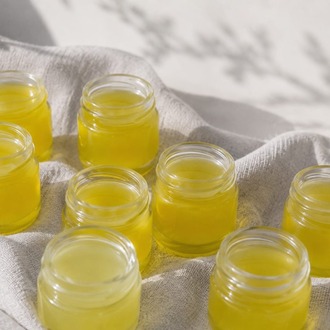 Dudaklar için krem-balsam – | Kakao Yağı ve Altın Otu