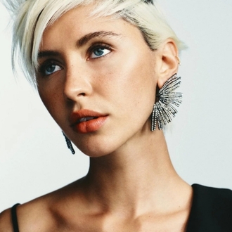 Zara model taşlı küpe