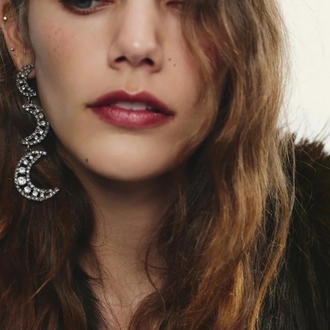 Zara model taşlı ay küpe