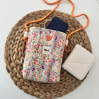 Çıtır çiçekler telefon çantası