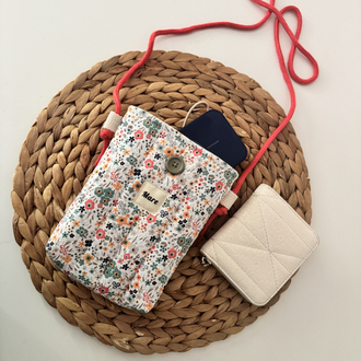 Yeşil çiçekler telefon çantası