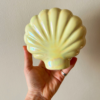 80’s Iridescent Yellow Seashell Brush Holder 
