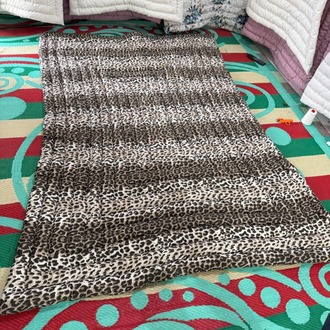TEK KİŞİLİK LEOPAR DESENLİ (155 X 215) %100 EL EMEĞİ VE MERİNOS KUZU YÜN DOLGULU