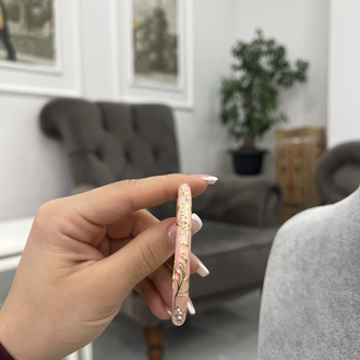 Pembe işlemeli kelepçe