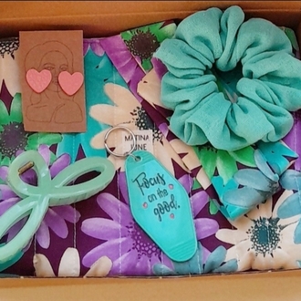 April gift box set
