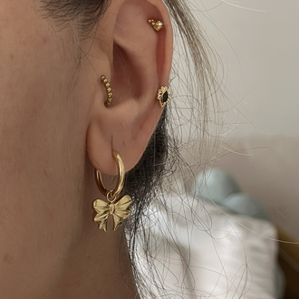 Kurdele Charm Detaylı Mini Halka Küpe