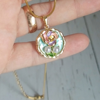 Pembe Çiçekli Turkuaz Mineli Çelik Kolye