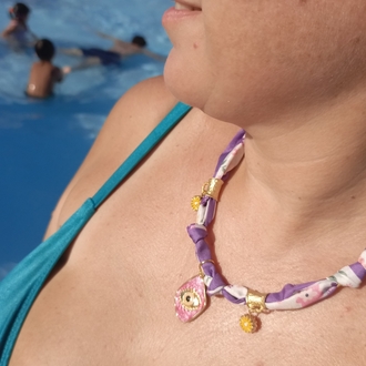 Pembe Nazar Detaylı Fular Kolye