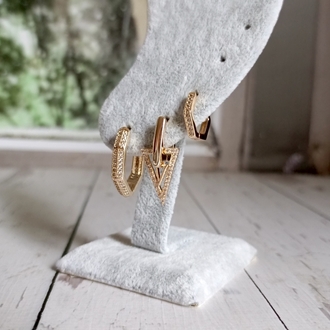 Üçgen Detaylı Gold Üçlü Küpe Seti