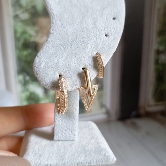Üçgen Detaylı Gold Üçlü Küpe Seti