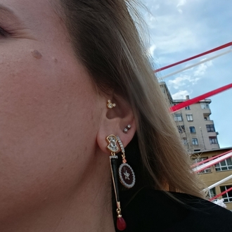 Siyah Daire Formda Yıldız Detaylı Küpe