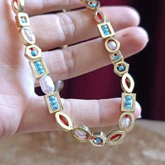 Doğal Taşlı Gold Detaylı Kolye