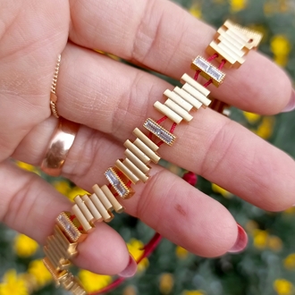 Mat Gold Zigzag Taş Detaylı Bordo İpli Asansörlü Bileklik