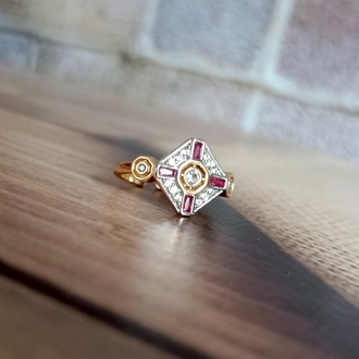 Pembe Taş Detaylı Kare Yüzük