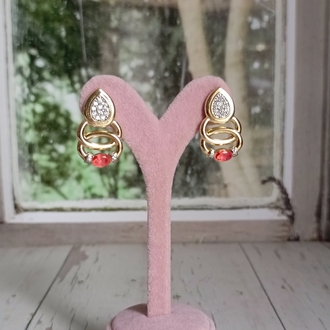 Pembe Taş Detaylı Küpe