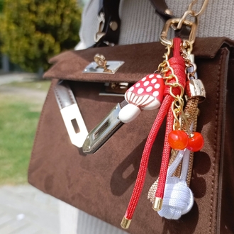 Mantar ve Kiraz Detaylı Beyaz Charm
