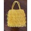 Sarı raffia püsküllü omuz çantası.
