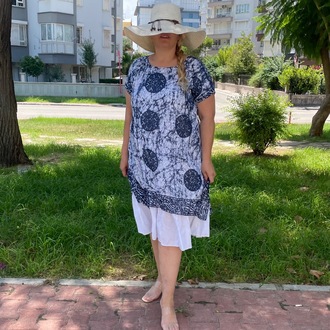 Beyaz Üzeri Lacivert Cift Kat Tülbent Elbise