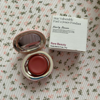 Rare Beauty Nearly Mauve Allık